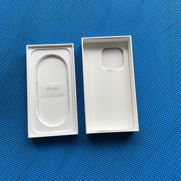 iPhone 16 pro box only - Picture 3 of 6